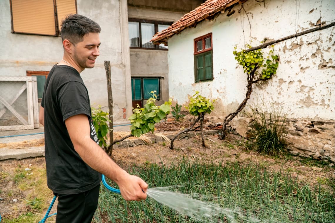 SE NECESITA PAREJA O FAMILIA PARA CUIDAR CASAS Y FINCAS | con/sin experiencia
